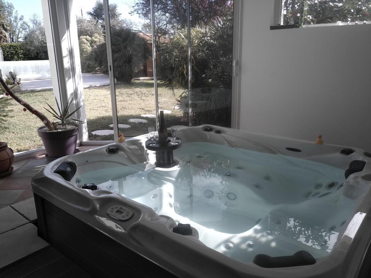 L'Eden Naturiste Spas Challans Exterior photo